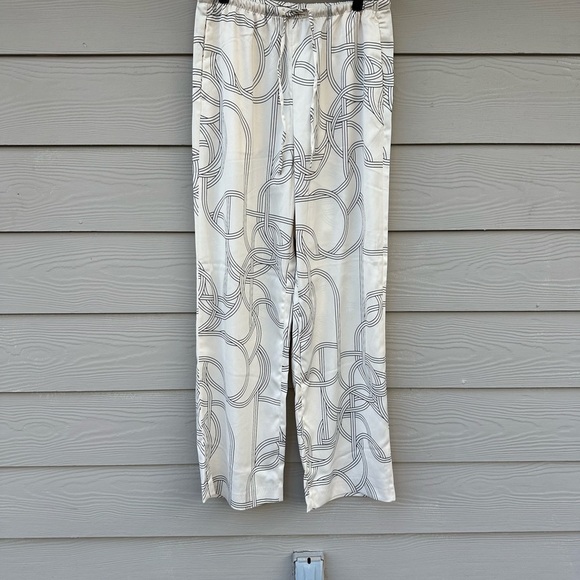 H&M Women’s Suit Abstract Print  Long Sleeve Button Down Fitted Shirt and Pants - Picture 5 of 12